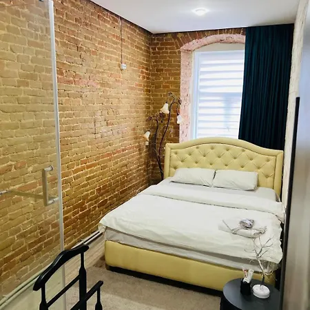 на площі ринок *