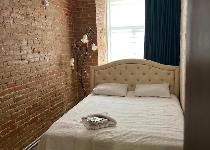 на площі ринок Apartman Lviv